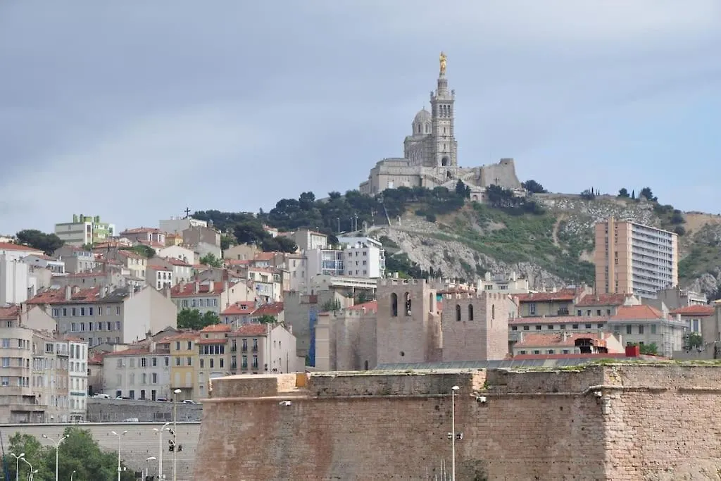 Joli Studio Terrasse Dans Quartier Saint Victor Marseille France